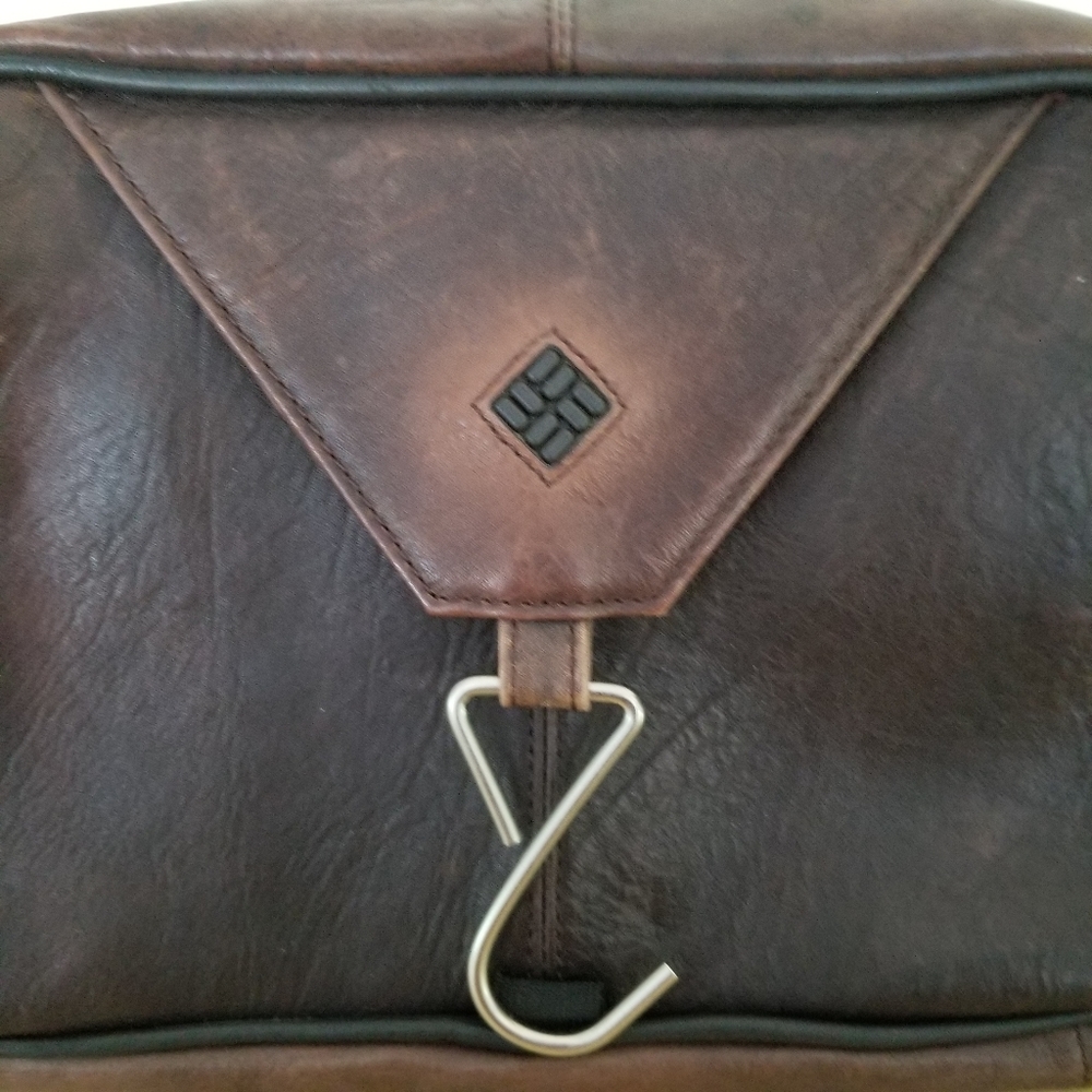 Columbia leather hanging toiletry bag - Picture 2 of 9